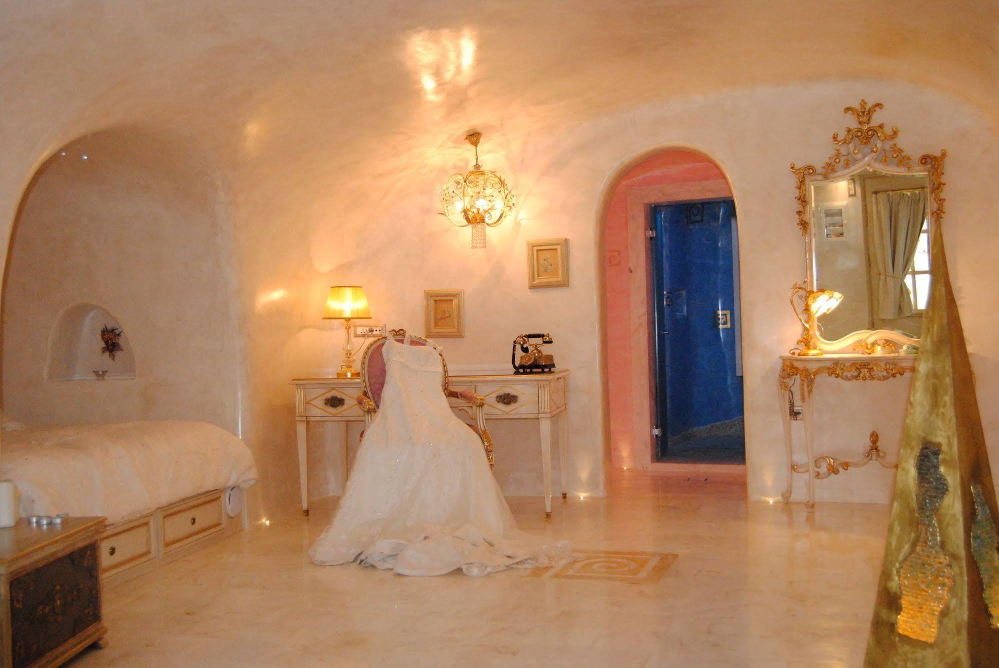 Art Maisons Castle Отель Ия